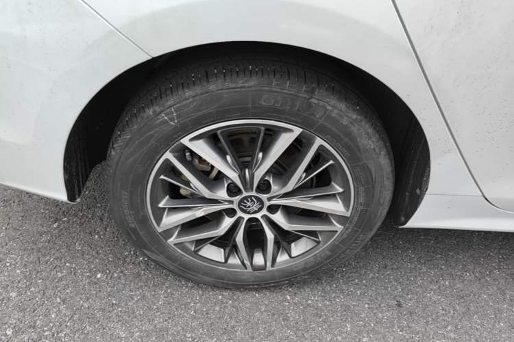 Used BYD Qin PLUS 2021 EV 400KM Luxury Model Right Rear Wheel Hub