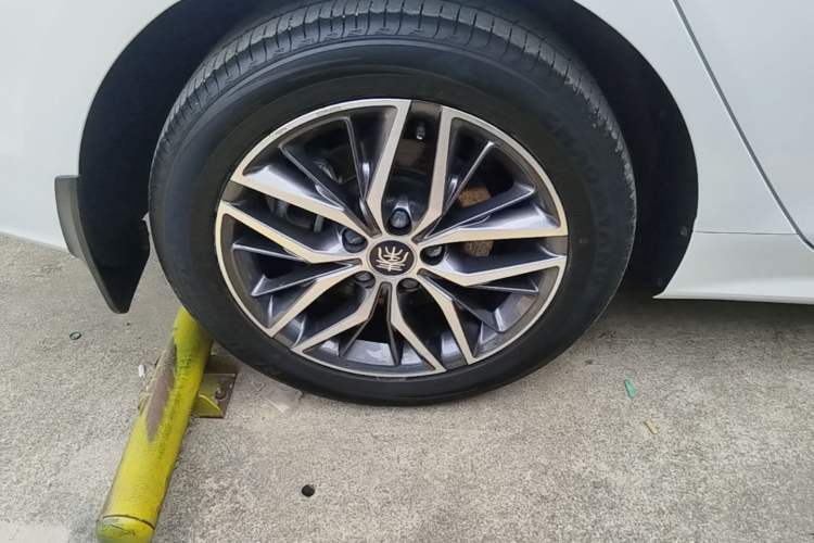 Used BYD Qin PLUS 2021 EV 500KM Luxury Model Right Rear Wheel Hub