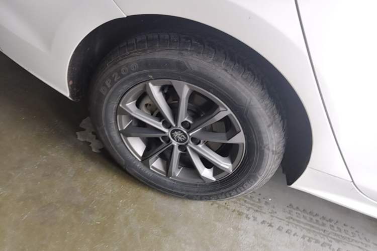 Used BYD Qin PLUS 2021 EV 400KM Leading Comfort Edition Right Rear Wheel Hub