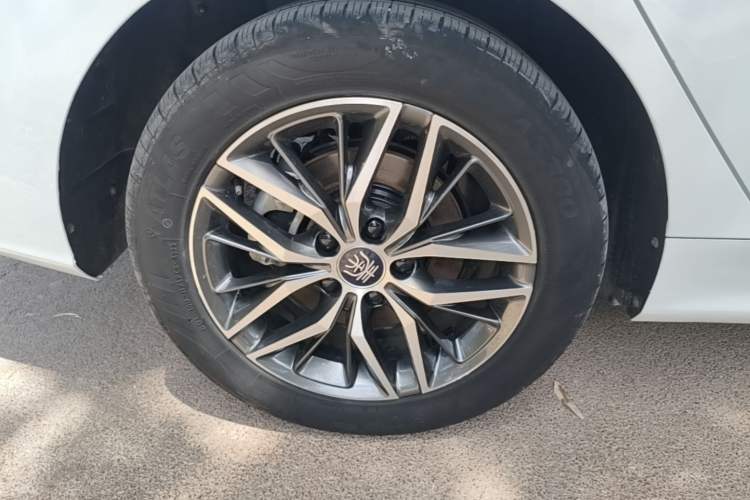 Used BYD Qin PLUS 2021 EV 500KM Luxury Model Right Rear Wheel Hub
