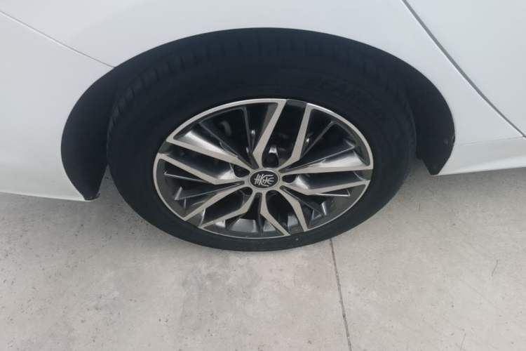 Used BYD Qin PLUS 2021 EV 500KM Premium Model Right Rear Wheel Hub