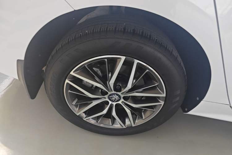 Used BYD Qin PLUS 2021 DM-i 120KM Prestige Model Right Rear Wheel Hub