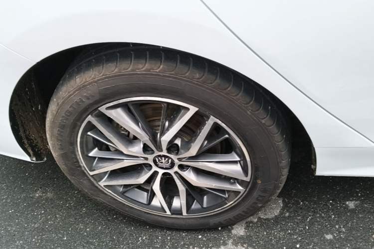 Used BYD Qin PLUS 2021 EV 400KM Luxury Model Right Rear Wheel Hub