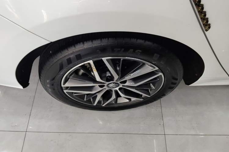 Used BYD Qin PLUS 2021 EV 400KM Luxury Model Right Rear Wheel Hub