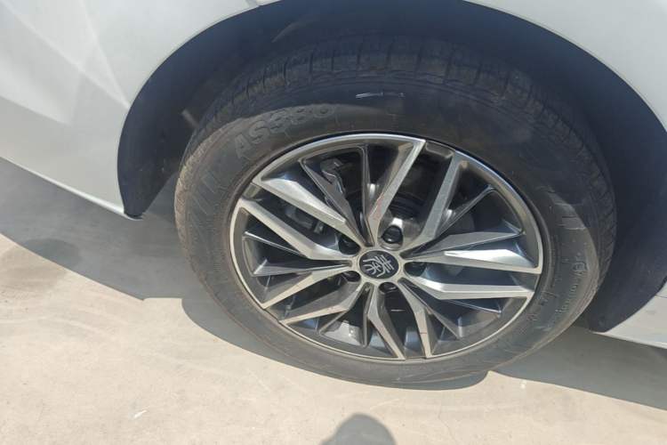 Used BYD Qin PLUS 2021 EV 400KM Luxury Model Right Rear Wheel Hub