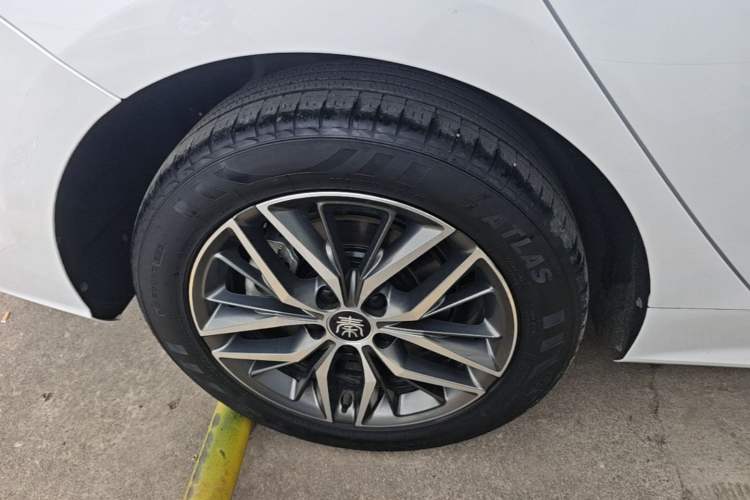 Used BYD Qin PLUS 2021 EV 500KM Premium Model Right Rear Wheel Hub