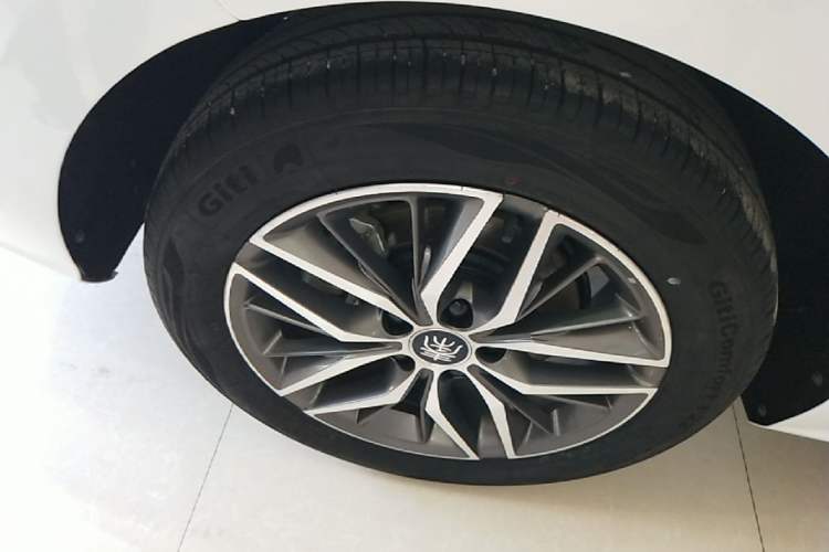 Used BYD Qin PLUS 2021 DM-i 55KM Flagship Model Right Rear Wheel Hub