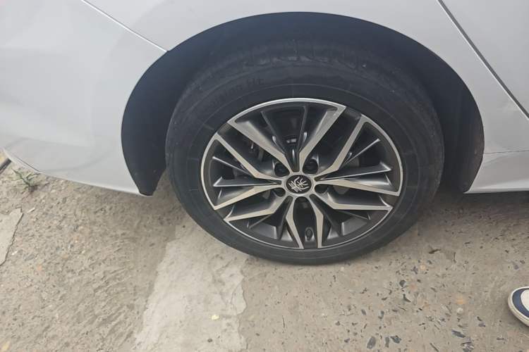 Used BYD Qin PLUS 2021 EV 500KM Luxury Model Right Rear Wheel Hub