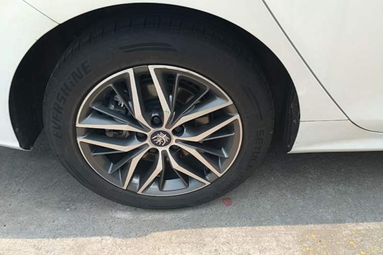 Used BYD Qin PLUS 2021 EV 500KM Premium Model Right Rear Wheel Hub