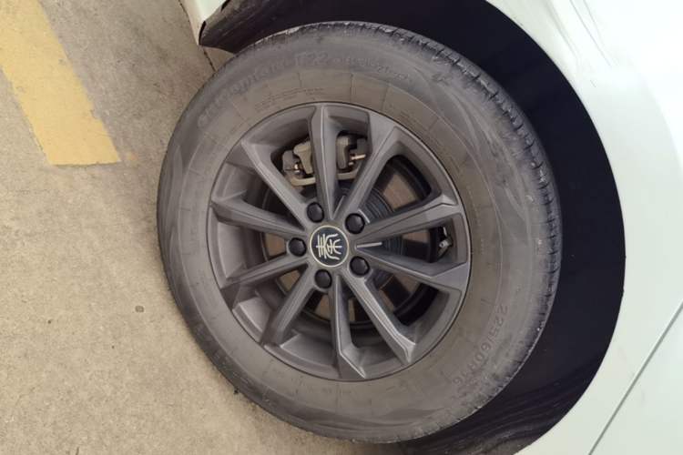 Used BYD Qin PLUS 2021 EV 400KM Leading Comfort Edition Right Rear Wheel Hub
