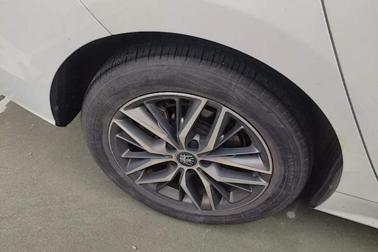 Used BYD Qin PLUS 2021 EV 500KM Premium Model Right Rear Wheel Hub