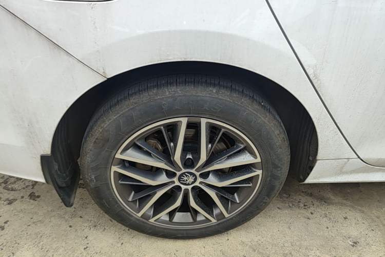 Used BYD Qin PLUS 2021 DM-i 120KM Flagship Model Right Rear Wheel Hub