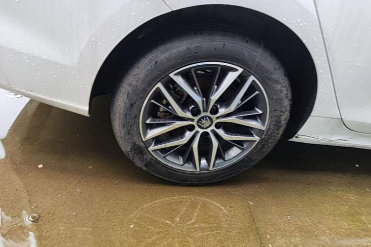 Used BYD Qin PLUS 2021 DM-i 55KM Prestige Model Right Rear Wheel Hub
