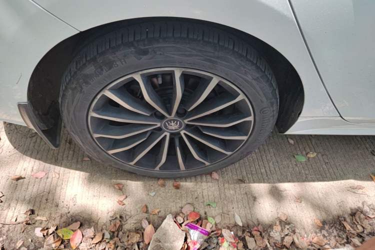 Used BYD Qin PLUS 2021 EV 600KM Flagship Model Right Rear Wheel Hub