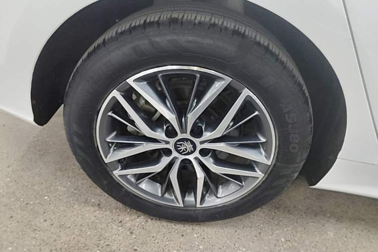 Used BYD Qin PLUS 2021 EV 500KM Luxury Model Right Rear Wheel Hub
