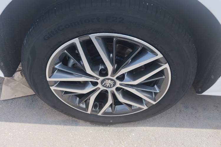 Used BYD Qin PLUS 2021 DM-i 55KM Flagship Model Right Rear Wheel Hub