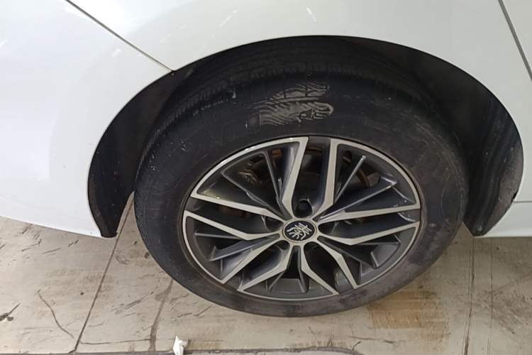 Used BYD Qin PLUS 2021 DM-i 55KM Flagship Model Right Rear Wheel Hub