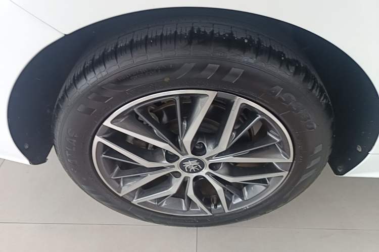 Used BYD Qin PLUS 2021 DM-i 55KM Prestige Model Right Rear Wheel Hub