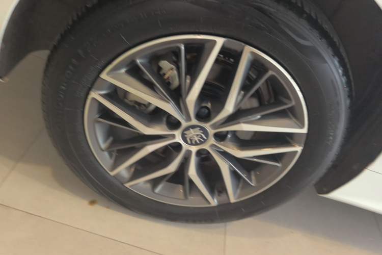 Used BYD Qin PLUS 2021 EV 400KM Luxury Model Right Rear Wheel Hub