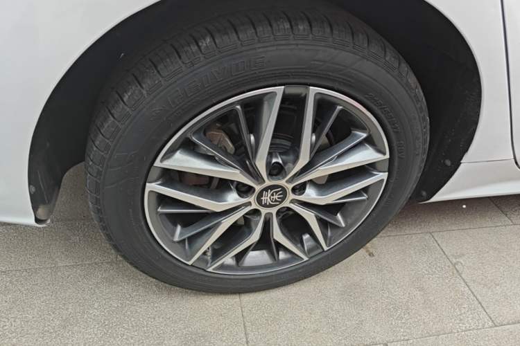 Used BYD Qin PLUS 2021 EV 500KM Luxury Model Right Rear Wheel Hub