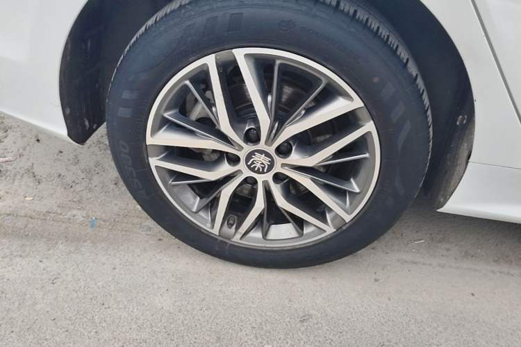 Used BYD Qin PLUS 2021 EV 400KM Luxury Model Right Rear Wheel Hub