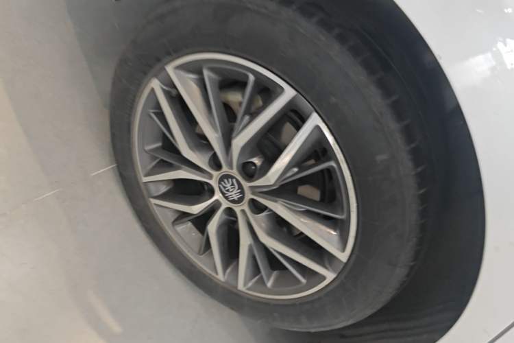 Used BYD Qin PLUS 2021 EV 500KM Luxury Model Right Rear Wheel Hub