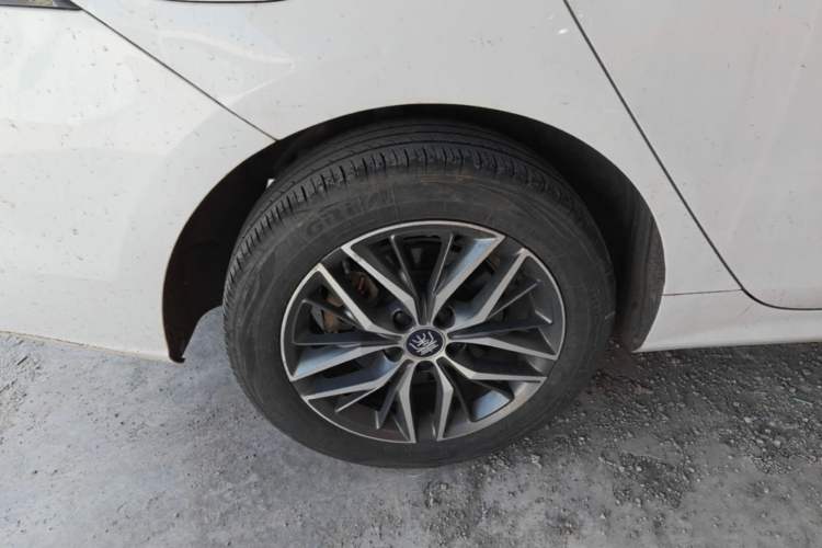 Used BYD Qin PLUS 2021 EV 400KM Luxury Model Right Rear Wheel Hub