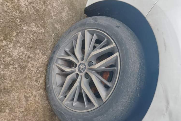 Used BYD Qin PLUS 2021 EV 400KM Luxury Model Right Rear Wheel Hub