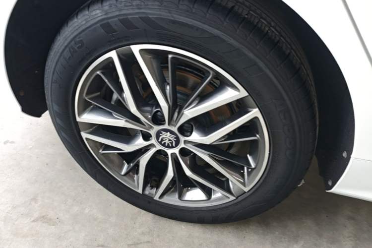 Used BYD Qin PLUS 2021 EV 500KM Luxury Model Right Rear Wheel Hub