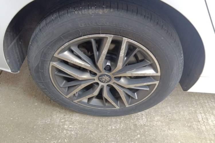 Used BYD Qin PLUS 2021 EV 400KM Luxury Model Right Rear Wheel Hub