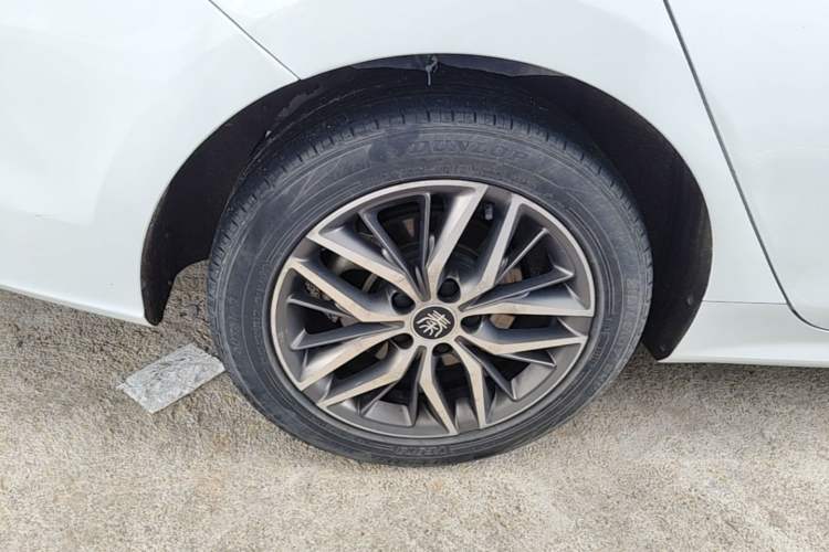 Used BYD Qin PLUS 2021 EV 400KM Luxury Model Right Rear Wheel Hub
