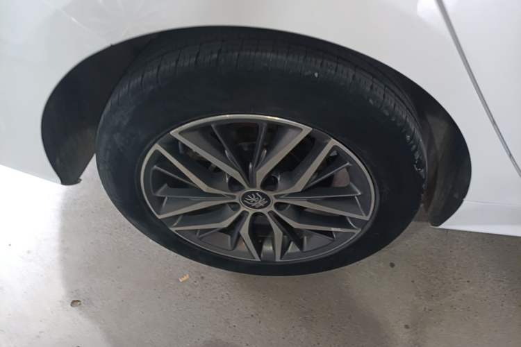Used BYD Qin PLUS 2021 EV 400KM Luxury Model Right Rear Wheel Hub