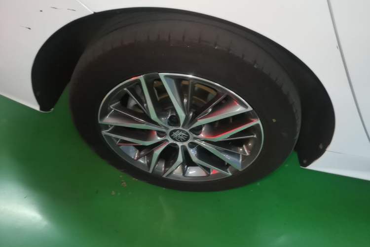 Used BYD Qin PLUS 2021 EV 400KM Luxury Model Right Rear Wheel Hub