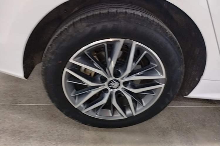 Used BYD Qin PLUS 2021 DM-i 120KM Flagship Model Right Rear Wheel Hub