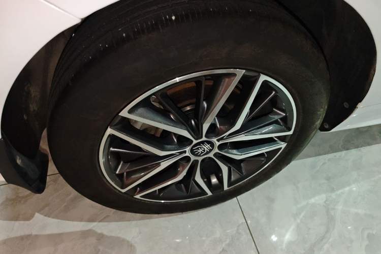 Used BYD Qin PLUS 2021 DM-i 55KM Flagship Model Right Rear Wheel Hub