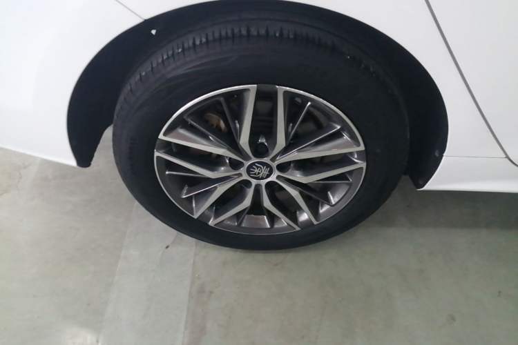 Used BYD Qin PLUS 2021 EV 400KM Luxury Model Right Rear Wheel Hub