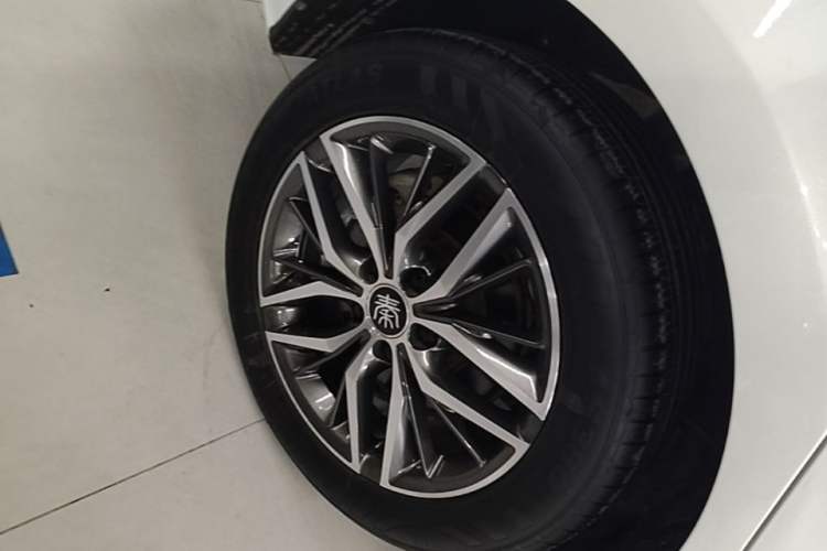 Used BYD Qin PLUS 2021 DM-i 55KM Flagship Model Right Rear Wheel Hub