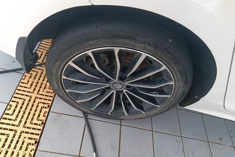 Used BYD Qin PLUS 2021 EV 600KM Flagship Model Right Rear Wheel Hub