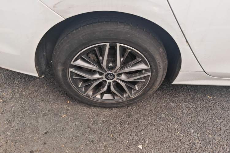 Used BYD Qin PLUS 2021 EV 500KM Premium Model Right Rear Wheel Hub