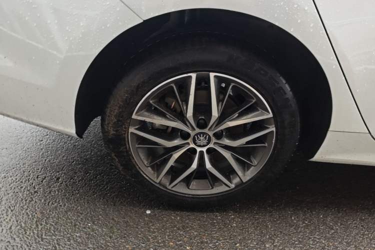Used BYD Qin PLUS 2021 DM-i 120KM Prestige Model Right Rear Wheel Hub