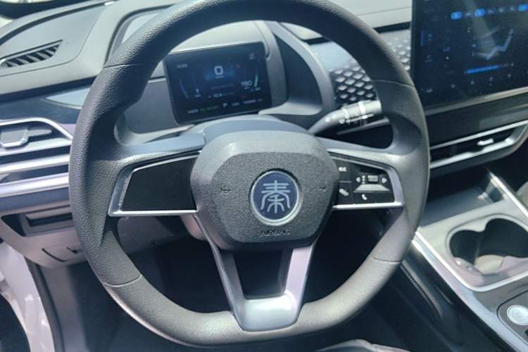 Used BYD Qin PLUS 2021 EV 400KM Leading Comfort Edition Steering Wheel