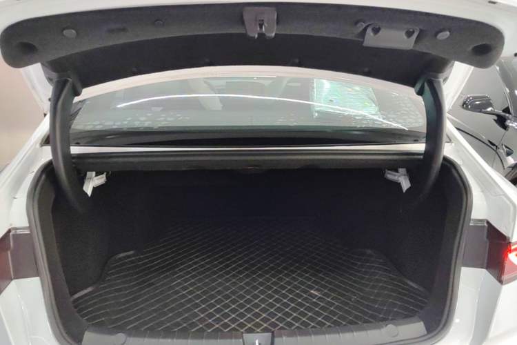 Used BYD Qin PLUS 2021 EV 400KM Luxury Model Trunk