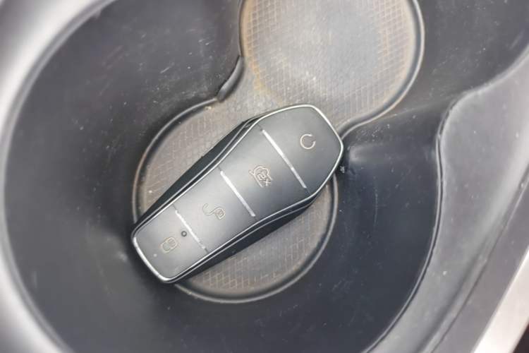 Used BYD Qin PLUS 2021 EV 400KM Leading Comfort Edition Vehicle Key