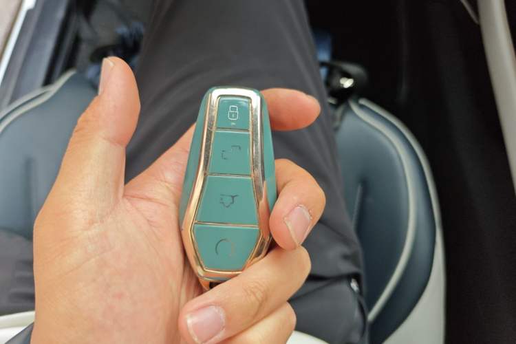 Used BYD Qin PLUS 2021 EV 400KM Luxury Model Vehicle Key