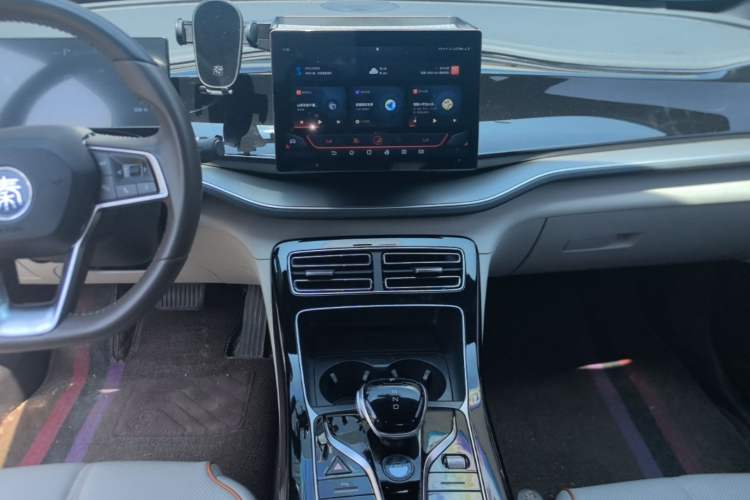 Used BYD Qin PLUS 2023 Champion Edition DM-i 55KM Superior Model Audio And AC Panel