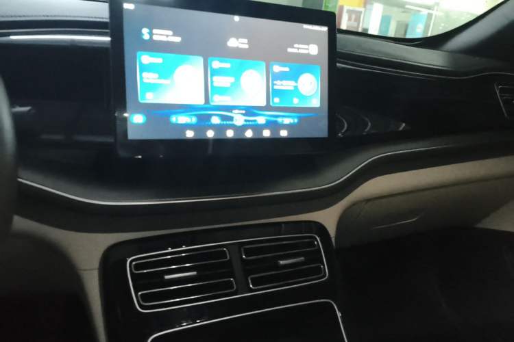 Used BYD Qin PLUS 2023 Champion Edition DM-i 120KM Leading Model Audio And AC Panel