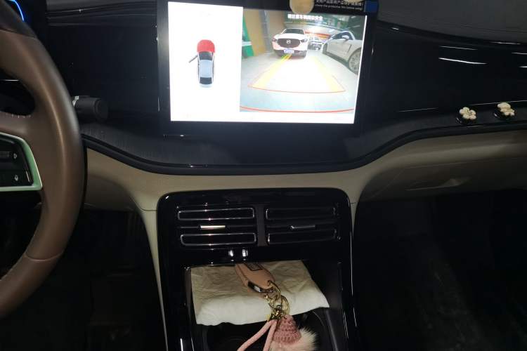 Used BYD Qin PLUS 2023 Champion Edition DM-i 55KM Leading Model Audio And AC Panel