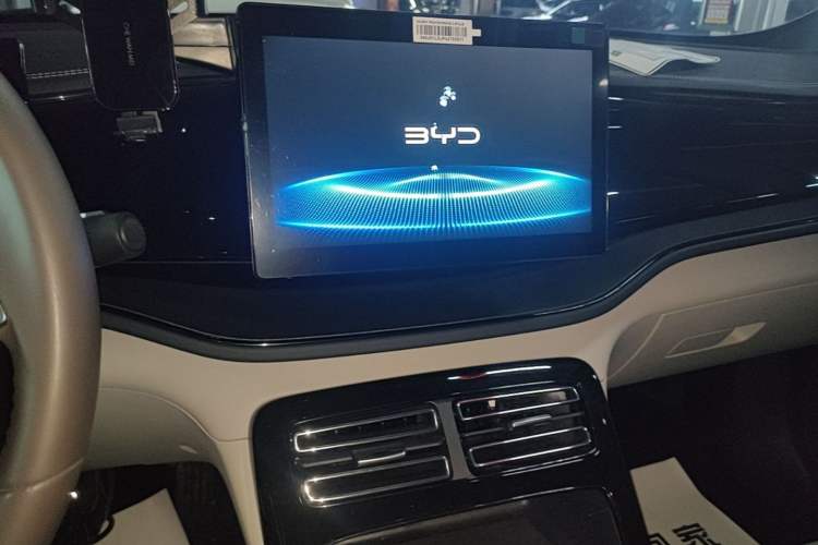 Used BYD Qin PLUS 2023 Champion Edition DM-i 55KM Leading Model Audio And AC Panel