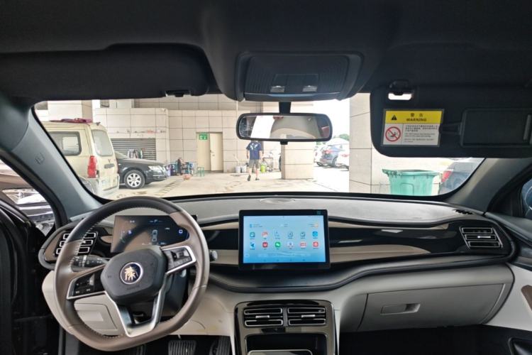 Used BYD Qin PLUS 2023 Champion Edition DM-i 55KM Leading Model Center Console