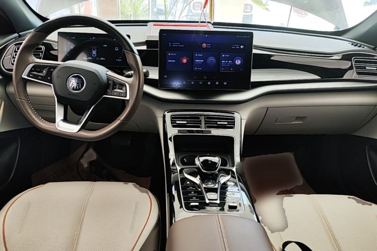 Used BYD Qin PLUS 2023 Champion Edition DM-i 120KM Beyond Model Center Console